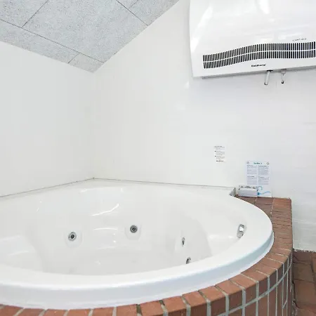 Cozy Holiday In R M With Swimming Pool بيت للعطل
